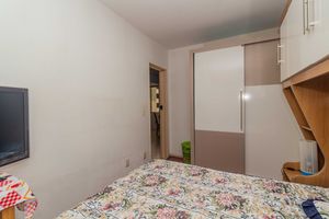 Image 9 - 882031