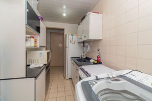 Image 13 - 882031