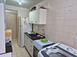 Image 11 - 882031
