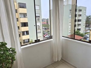Image 5 - 882031