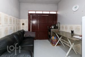 Image 1 - 882032