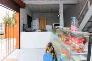 Image 8 - 882032