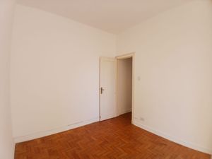 Image 1 - 882035