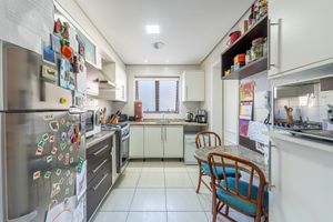 Image 16 - 882038