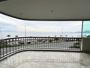 Image 8 - 882039