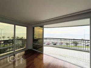 Image 6 - 882039