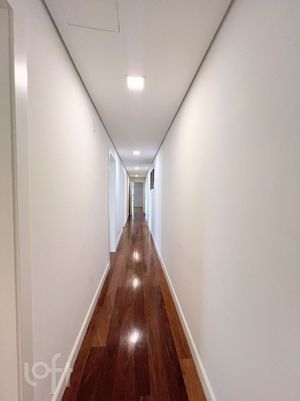 Image 29 - 882039