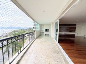 Image 10 - 882039