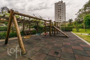 Image 28 - 882042