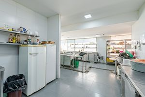 Image 11 - 882045