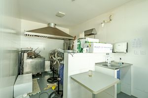 Image 20 - 882045