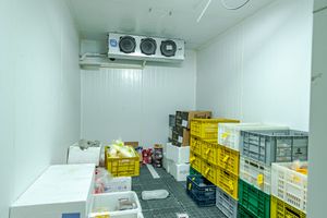 Image 21 - 882045