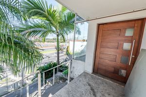 Image 3 - 882045