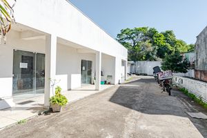 Image 8 - 882045