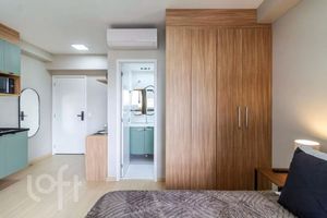 Image 5 - 882047