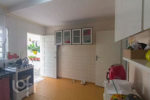 Image 4 - 882048