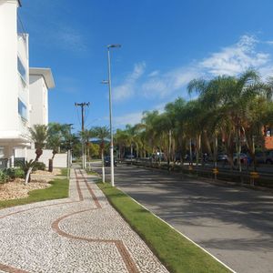 Image 31 - 882055