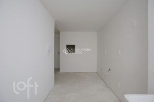 Image 6 - 882061