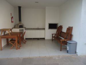 Image 17 - 882064