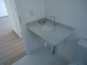 Image 6 - 882064