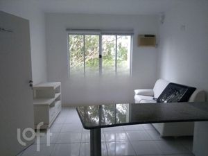 Image 6 - 882066