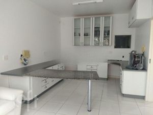 Image 10 - 882066