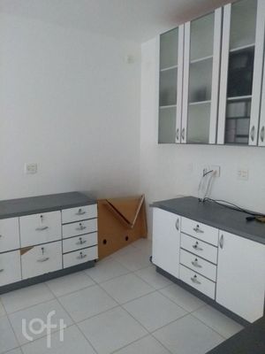 Image 11 - 882066