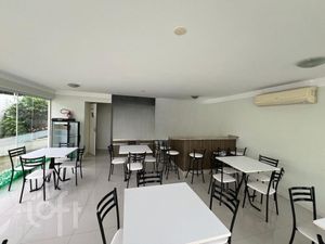 Image 18 - 882098
