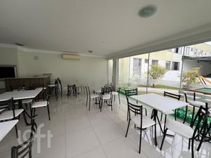 Image 17 - 882098