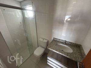 Image 10 - 882100