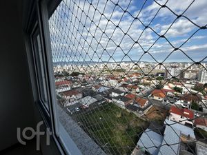 Image 14 - 882100