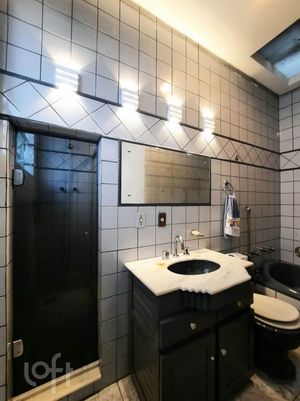 Image 19 - 882101