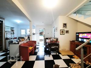 Image 4 - 882101