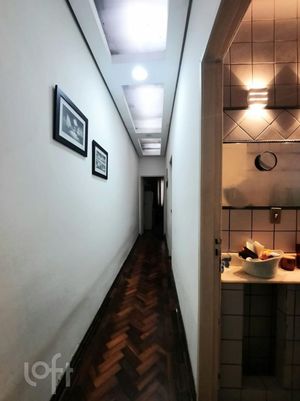 Image 17 - 882101