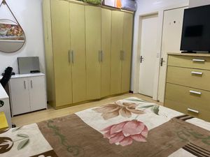 Image 17 - 882108