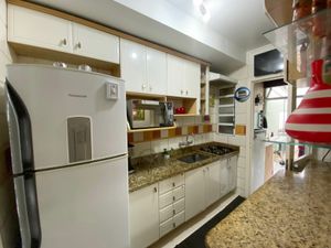 Image 7 - 882108