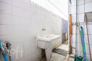 Image 19 - 882119