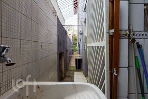 Image 20 - 882119