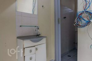 Image 33 - 882119