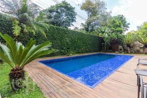 Image 5 - 882124