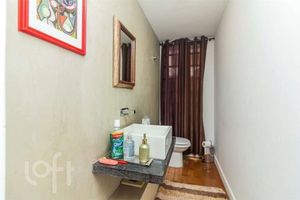 Image 18 - 882124
