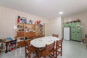 Image 10 - 882125