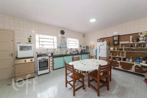 Image 8 - 882125