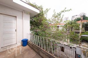 Image 37 - 882125