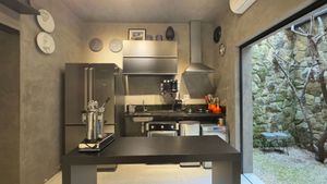 Image 19 - 882126