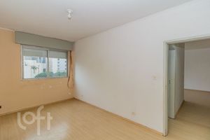 Image 10 - 882127