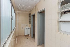 Image 19 - 882127