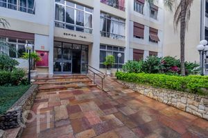 Image 33 - 882127