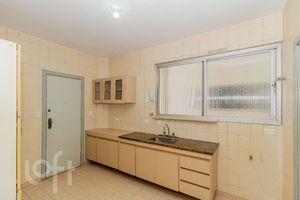 Image 15 - 882127