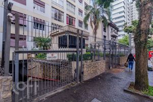 Image 37 - 882127